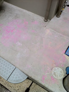 甥っ子が泊りに来て駐車場でチョーク遊び