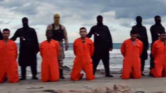 صور لإعدام 21 مصريا من طرف داعش في طرابلس