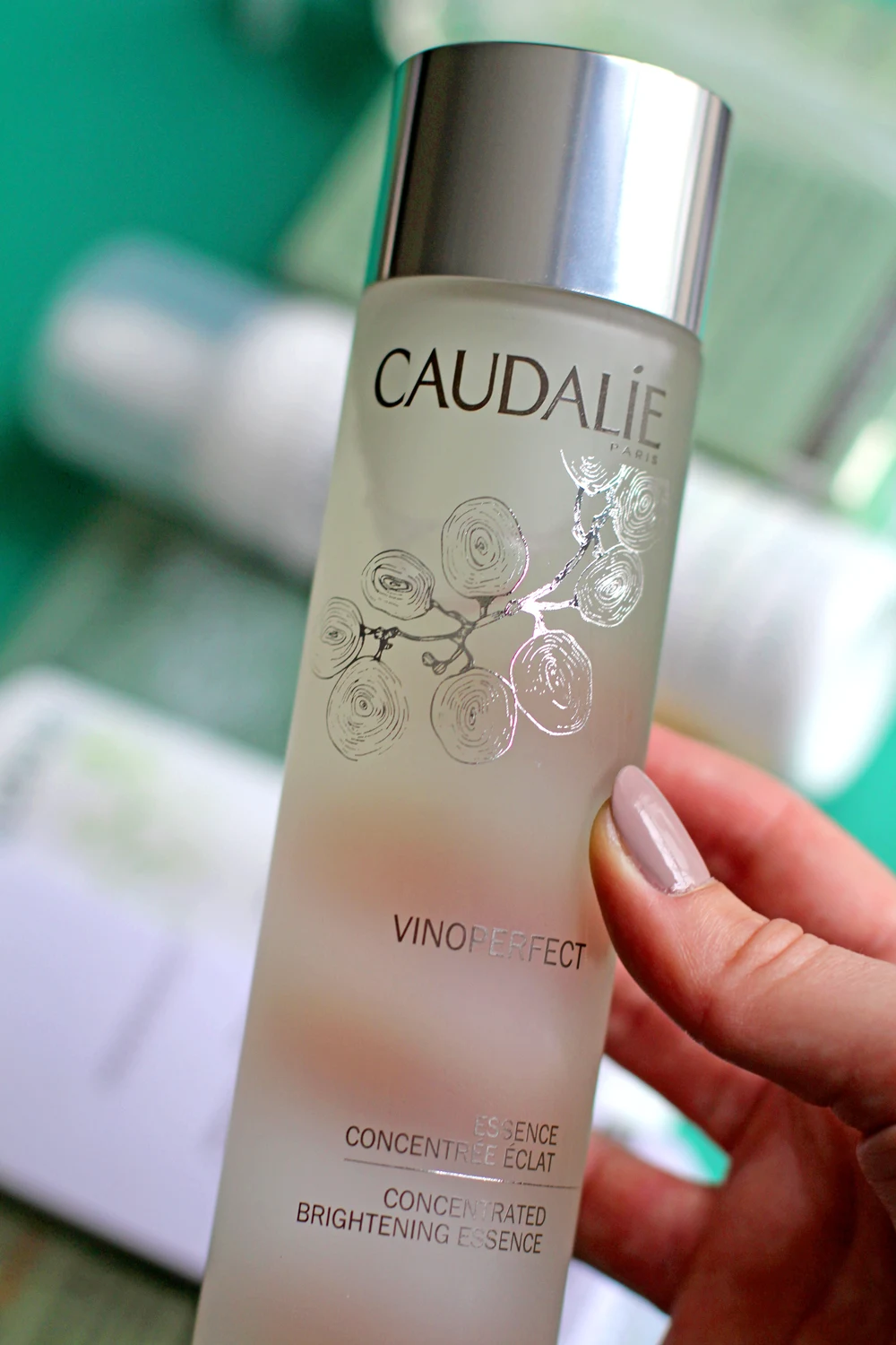 Caudalie Vinoperfect Concentrated Brightening Essence - UK beauty blog