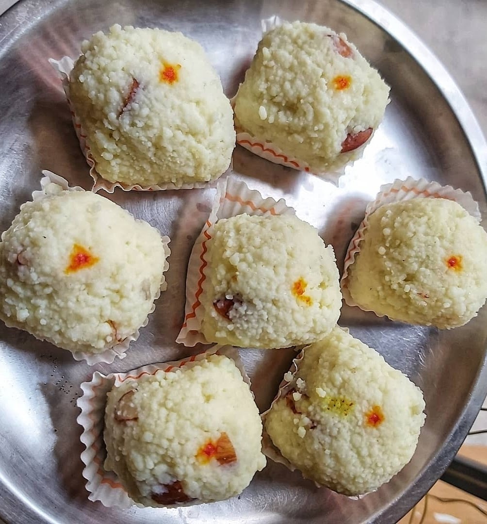 हर शुभ अवसर को खुशहाल बनाएं मलाई लड्डू | Malai Laddu kaise Banayen | How to make Malai Laddu in Hindi