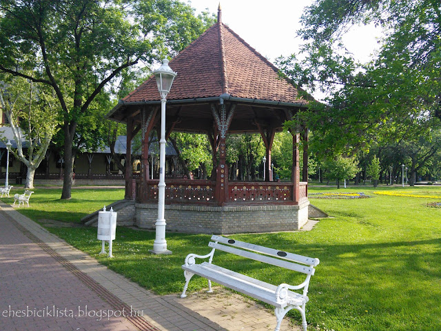 Szecessziós zenepavilon enepavilon a palicsi nagy parkban