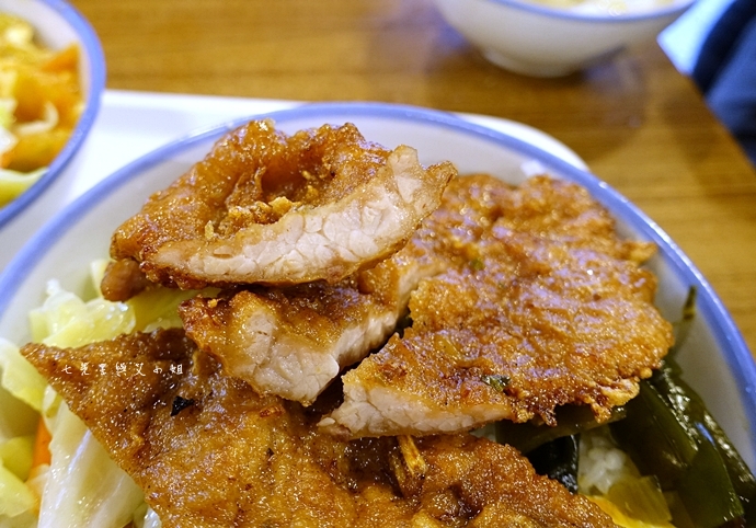 11 板橋古早味美食成昌食堂排骨飯獅子頭飯焢肉飯