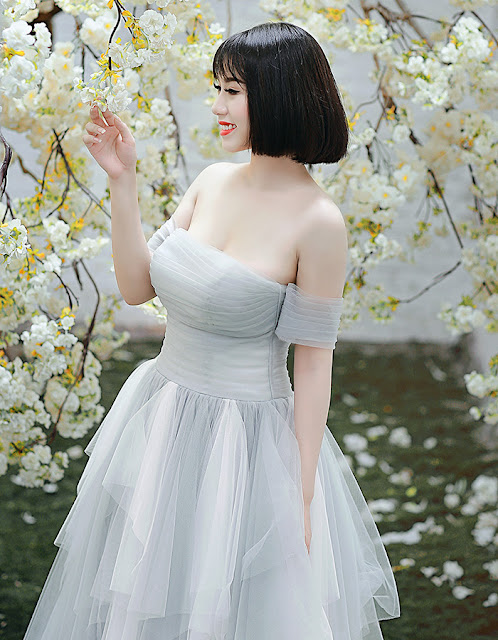 Linh Miu – ‘ cảnh nóng’ hóa cô dâu khoe ngực khủng. 