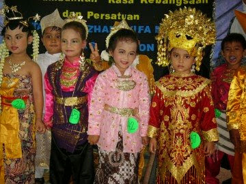 55 Model Kebaya Modern Untuk Anak Kecil Terbaru 2019 