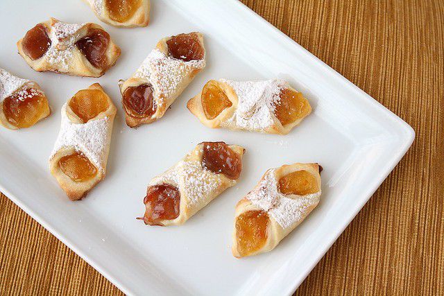 Bowtie Cookies with Apricot and Raspberry Preserves 1