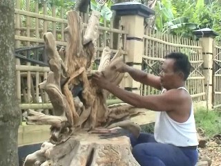  Kerajinan  Ukir  Bonggol Jati  di Sragen Berawal dari Hobi