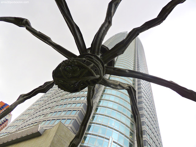 Maman de Louise Bourgeois en Roppongi Hill, Tokio