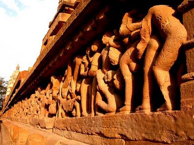 Kuil Khajuraho adalah bukti bahwa kama sutra berasal dari India