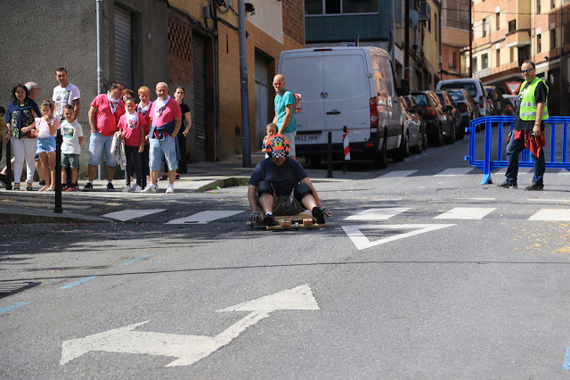 bajada de goitiberas en las fiestas de Llano