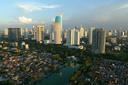 Pemandangan Kota Jakarta Siang Hari