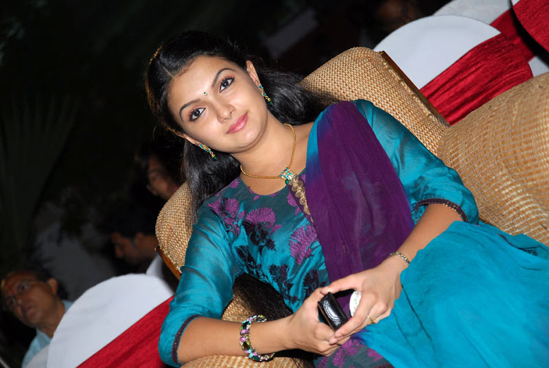 Actress Saranya Mohan Latest Photo Gallery sexy stills