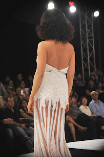 kangana ranaut milky huge back in rwalk galler unseen pics