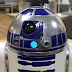 Sí, esta es la réplica de juguete de R2-D2 que andabas buscando cuando eras pequeño