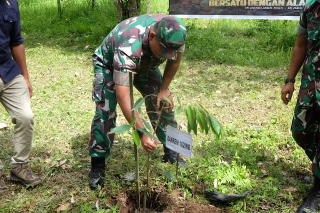 TNI AD Bersama Rakyat Bersatu Dengan Alam Untuk NKRI