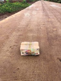 Cọc tiền giữa đường