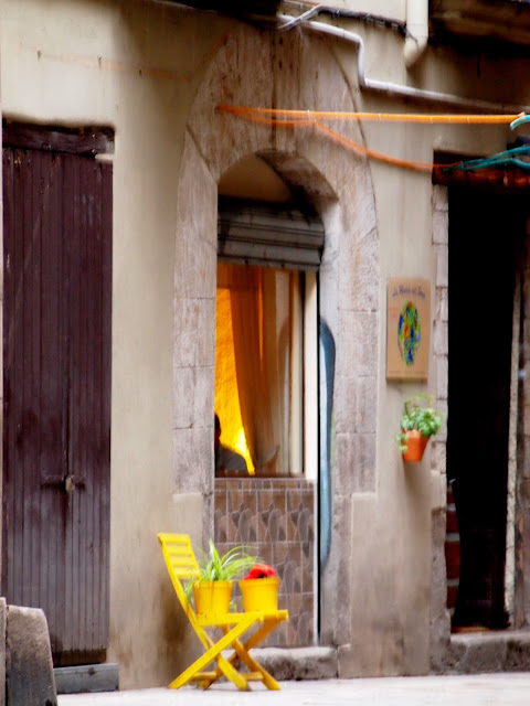 el born narrow street barcelona