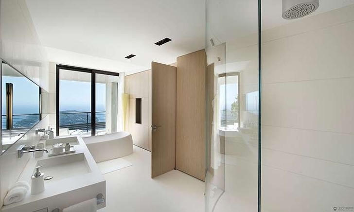 Bright bathroom in Modern Bayview Villa In French Riviera