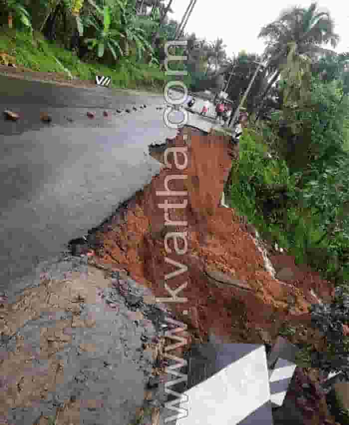 Wall collapsed on Cherupuzha-Kolichal Hill Highway due to heavy rain, Kerala, Kasaragod, News, Top-Headlines, Rain, Road, Vehicles, Traffic, Highway, Cherupuzha, Kollichal