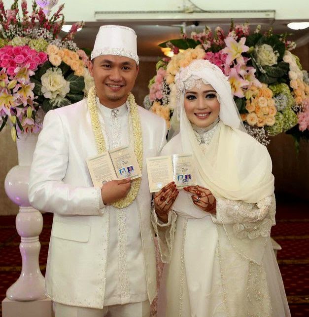 Gaun Pengantin Muslimah  Ala Nuri Maulida