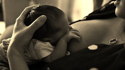¿Qué enfermedades o infecciones se evitan cuando la madre amamanta a su bebé?