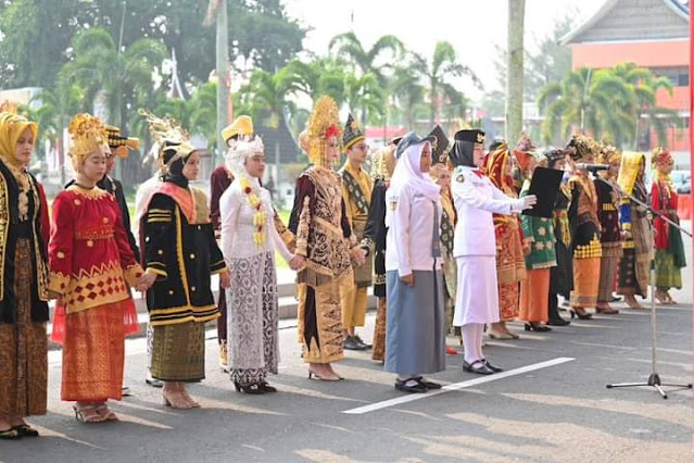 Peringati Sumpah Pemuda Sumatera Barat Menggunakan Pakaian Adat Nusantara, 