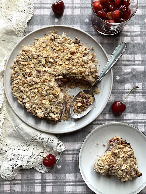 Crumble alle Fragole e Ciliegie