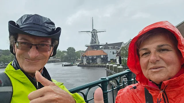 Bartis vor der Windmühle