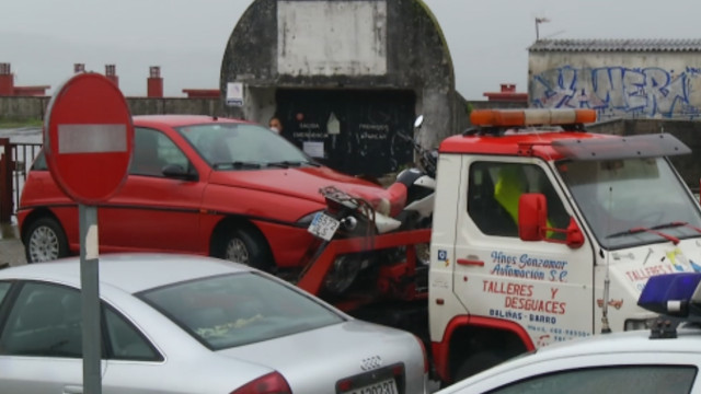 Fallece un hombre en Baiona mientras manipulaba su camión grúa