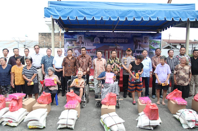 Jelang Imlek  2571, PT. STTC Bagikan 220  Paket Sembako Kepada Warga Kurang Mampu