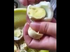 Video Pasaraya Jual Telur Ayam Tiruan?