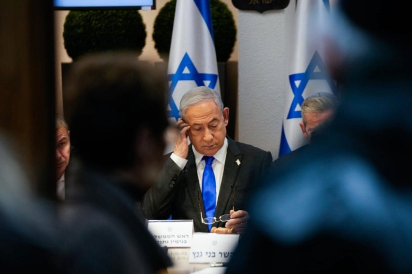 Premiê disse que Israel vai “aprofundar” a ofensiva em Gaza nos próximos dias, apesar da fala do vice-comissário de orçamento do Ministério das Finanças no Parlamento | Foto: EFE/Ohad Zwigenberg