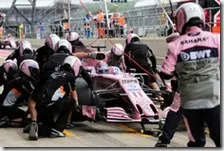 Cambio gomme ai box Force India
