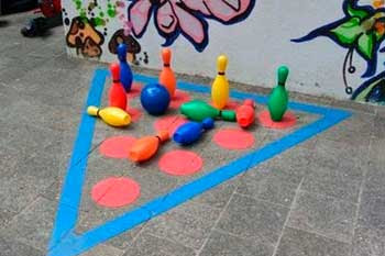 Juegos Pintados En El Patio De La Escuela