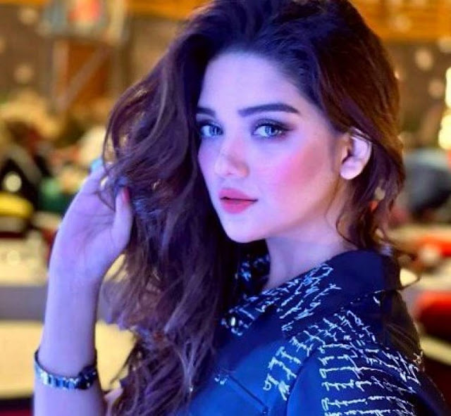 Romaisa Khan Latest Pics