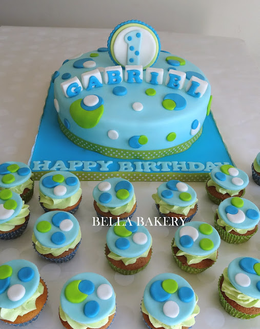 1st Birthday Cupcake Cake