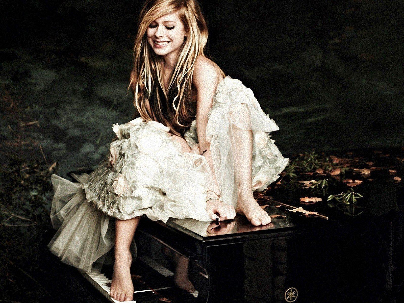 Avril Lavigne Wallpapers Best Wallpapers, Free Desktop Wallpapers