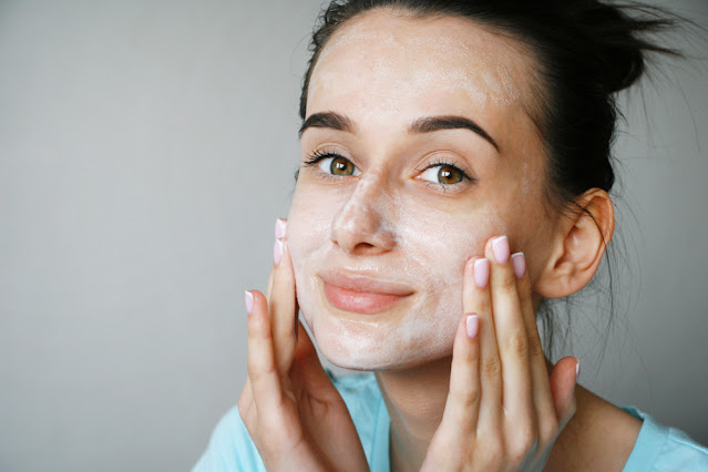 Side Effects of Using a Cleanser for Dry Skin