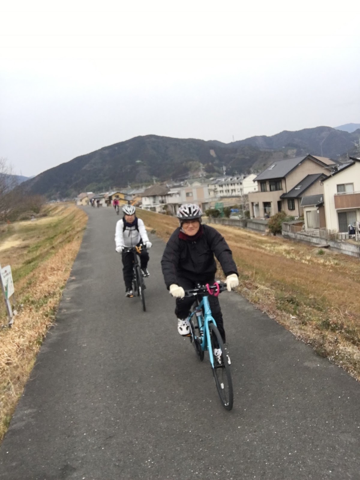 自転車でなるべく車が通らない道を