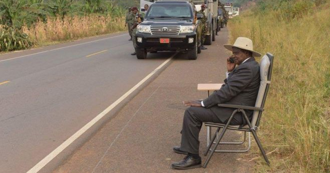 Kenyans On Twitter Make Fun Of President Yoweri Museveni's Roadside Phone Call (Hilarious Memes)