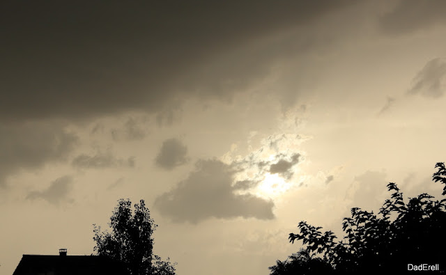 Le soleil dans les brumes aprés un orage 