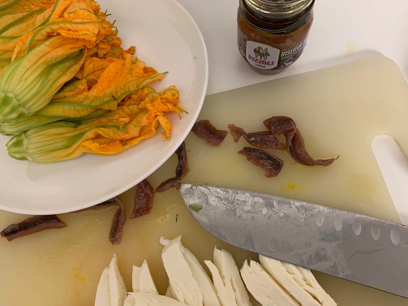 かぼちゃの花のフリット Fritti Di Fiori Di Zucca Ripieni