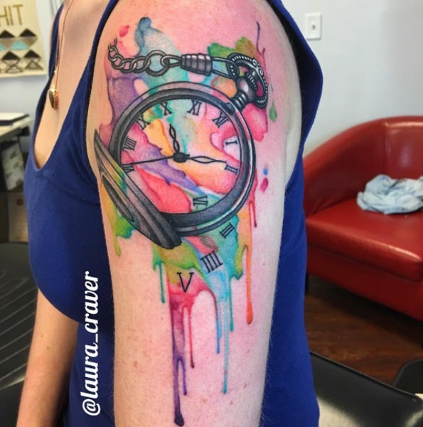 vibrante_aquarela_relgio_de_bolso_braço_de_tatuagem
