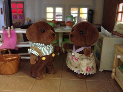 Sylvanian Families Highfields Farm Hunter-Smyth Chocolate Labrador Family