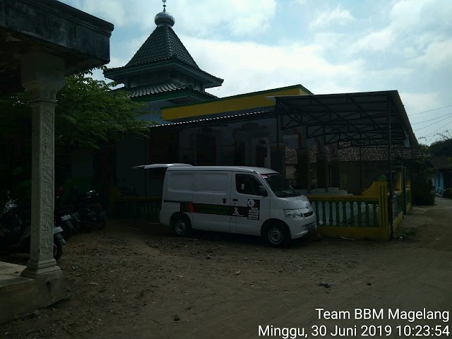 Kegiatan Bersih-bersih Masjid Al Amin Gendelan, Kebonagung, Bandongan, Kabupaten Magelang