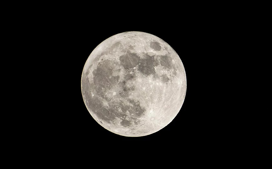 Μυστήριο γύρω από το εσωτερικό της Σελήνης – Οι δύο επικρατέστερες θεωρίες
