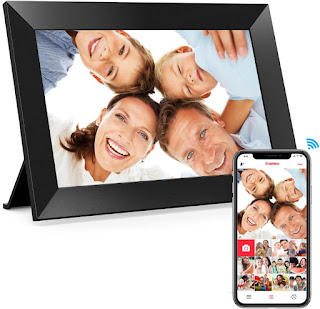Create a heartwarming photo frame with a picture of you and your mom