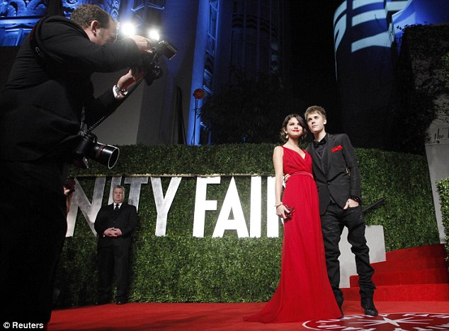 Justin Bieber and Selena Gomez on Oscar 2011