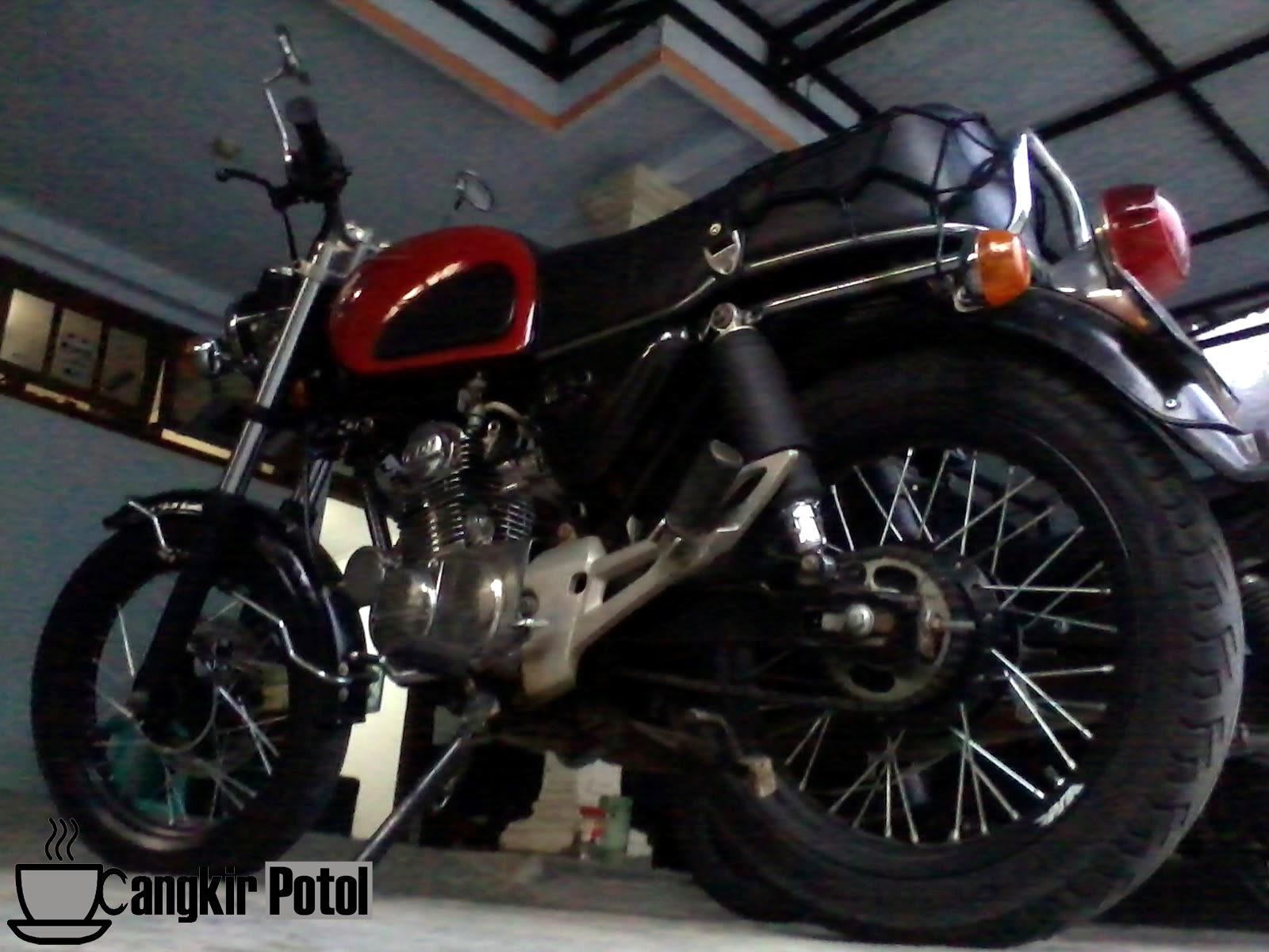 Modifikasi Honda Dream 305 Cangkir Potol