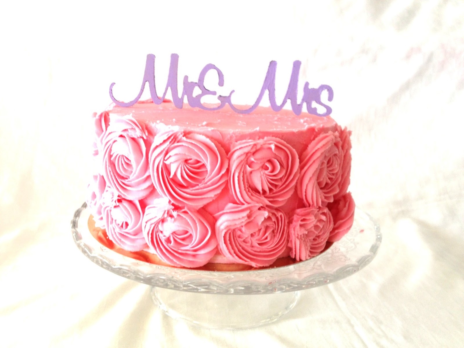 http://le-cose-animate.blogspot.ro/2014/01/mr-si-mrs-cake-topper-torturi-speciale.html