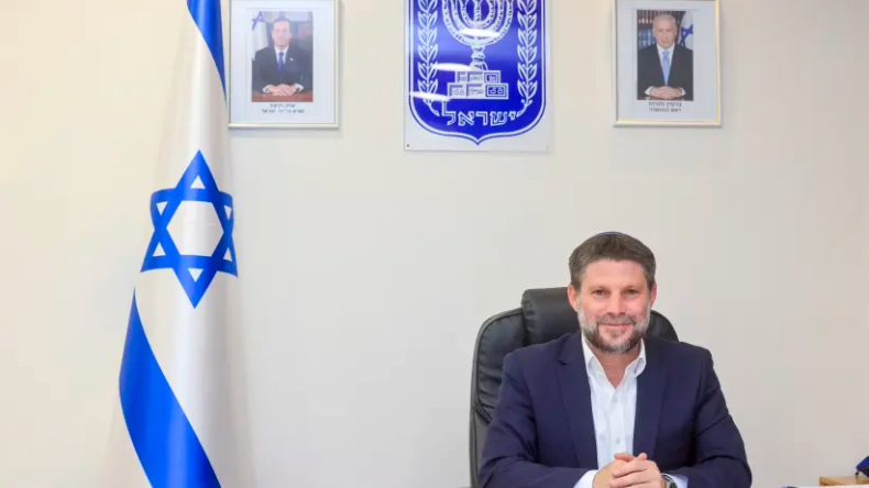 Bezalel Smotrich, ministro das Finanças e líder do Partido Sionismo Religioso em seu escritório, 2023 | Crédito da foto: Marc Israel Sellem/The Jerusalem Post